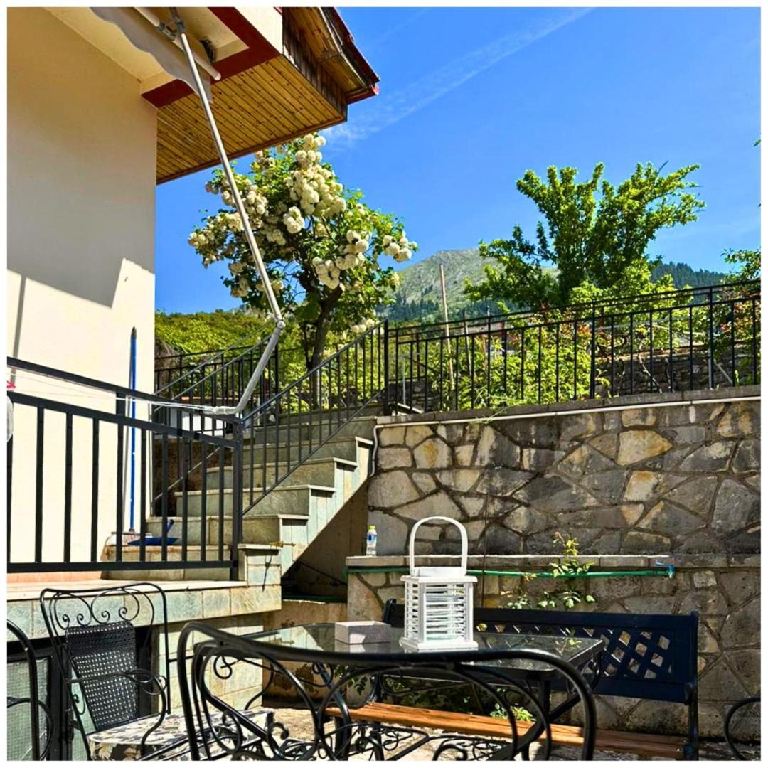 Memories Apartments Μονοκατοικία Στο Καρπενήσι Экстерьер фото